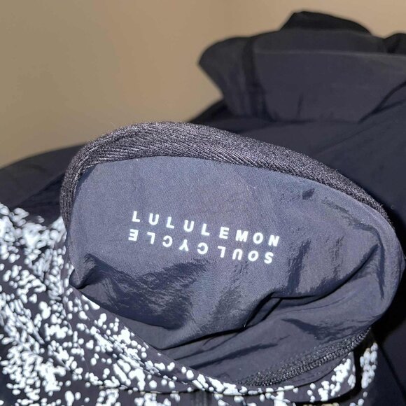 LULULEMON Ride & Reflect Cape/Jacket REFLECTIVE - Very Excellent Condition - Picture 13 of 16